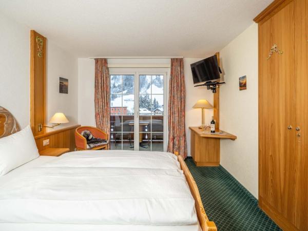 Grichting Hotel & Serviced Apartments : photo 3 de la chambre chambre double avec balcon