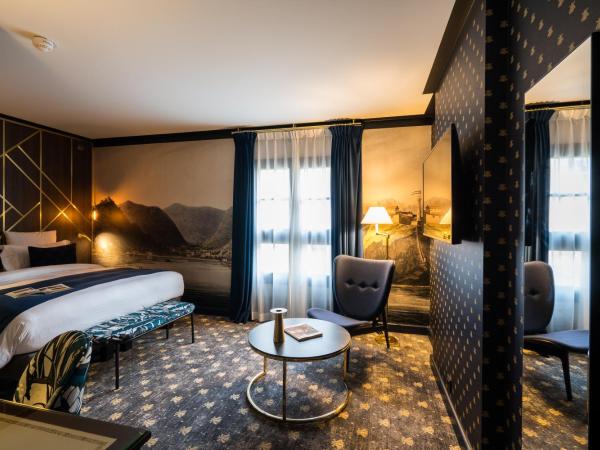 Aigle Noir Fontainebleau MGallery : photo 7 de la chambre chambre supérieure avec lit king-size et vue sur la cour