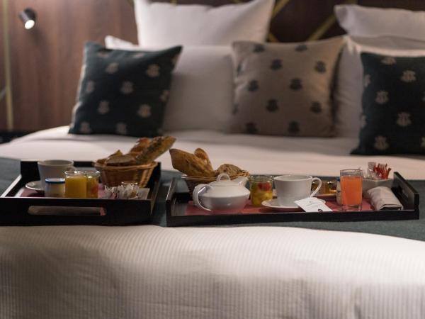 Aigle Noir Fontainebleau MGallery : photo 5 de la chambre chambre double ou lits jumeaux classique - vue sur cour