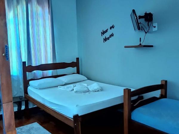 Chale Mineiro Hostel & Pousada : photo 2 de la chambre chambre double ou lits jumeaux avec salle de bains privative