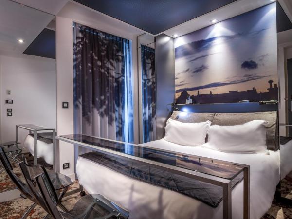 Apostrophe Hôtel : photo 1 de la chambre chambre double standard avec douche à jets d'hydromassage