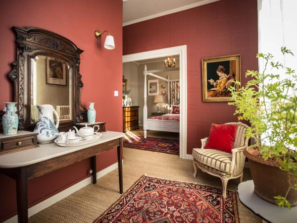 Carcassonne Bed and Breakfast du Palais : photo 2 de la chambre chambre lit king-size avec balcon