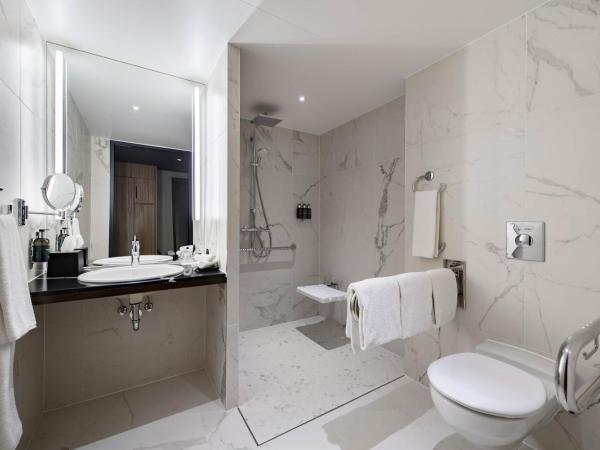 Radisson Collection Hotel, Berlin : photo 4 de la chambre chambre collection - accessible aux personnes à mobilité réduite