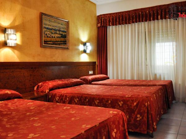 Hotel Aragón : photo 5 de la chambre chambre double avec lit d'appoint