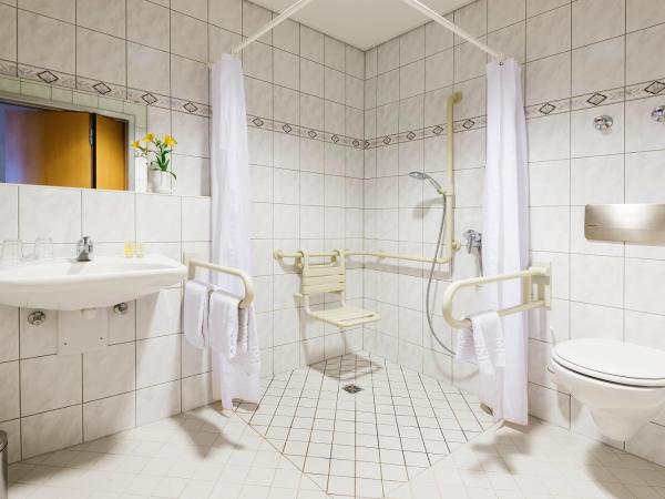 Holiday Inn Dresden - City South, an IHG Hotel : photo 1 de la chambre chambre lit queen-size standard - accessible aux personnes à mobilité réduite