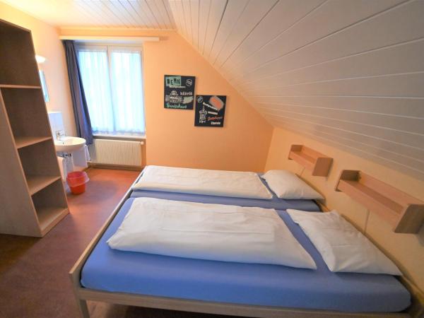 Bern Backpackers Hotel Glocke : photo 1 de la chambre chambre double standard avec salle de bains commune
