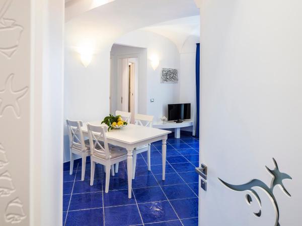 Ischia Blu Resort : photo 4 de la chambre appartement 1 chambre de luxe avec vue sur la mer