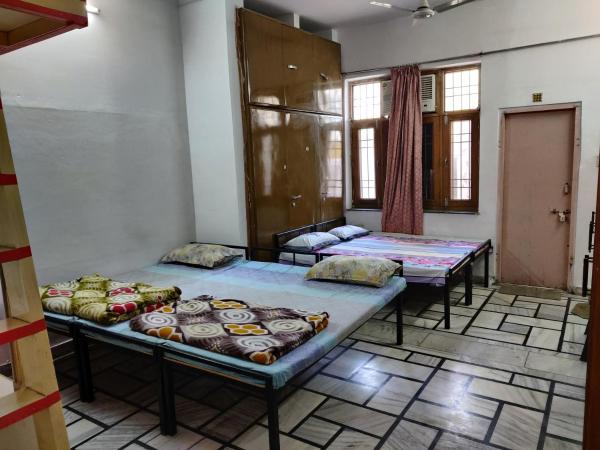 House No 87A : photo 3 de la chambre chambre familiale avec salle de bains privative