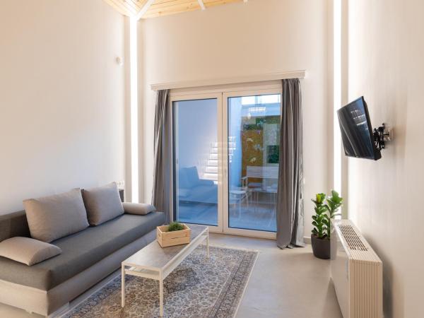 Ether Loft Suites : photo 8 de la chambre suite loft avec terrasse - loft jaune