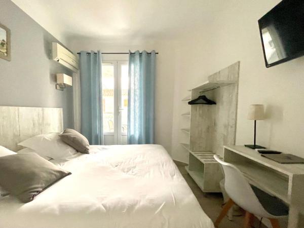 Hotel Les Palmiers En Camargue : photo 2 de la chambre chambre double confort avec balcon