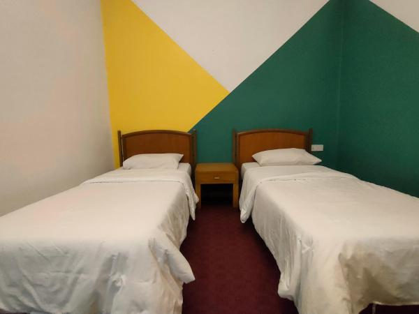 Heeren Inn Melaka : photo 2 de la chambre chambre lits jumeaux standard sans fenêtre