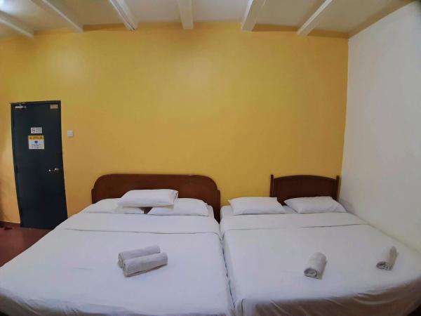 Heeren Inn Melaka : photo 3 de la chambre chambre familiale - vue sur jardin