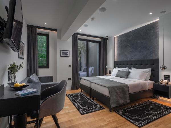 No 15 Ermou Hotel : photo 7 de la chambre chambre double supérieure avec patio