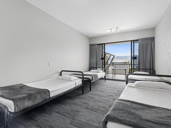 Gilligan's Hotel & Resort Cairns : photo 9 de la chambre lit simple dans dortoir mixte deluxe de 4 lits avec salle de bains privative