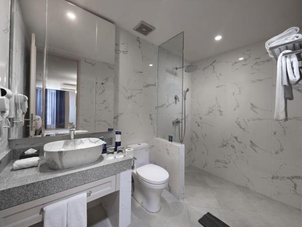 Aston Inn Jemursari : photo 3 de la chambre suite aston