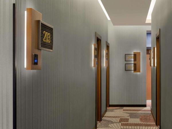 Ramada by Wyndham Budapest City Center : photo 7 de la chambre chambre lit king-size deluxe - non-fumeurs