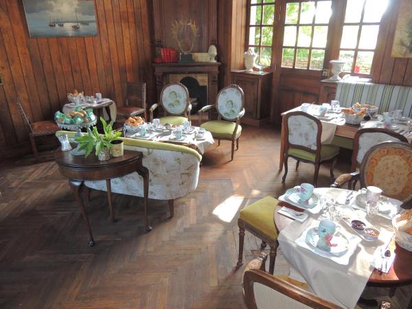 Le Petit Manoir de Kériolet : photo 8 de la chambre chambre supérieure double avec vue sur la piscine