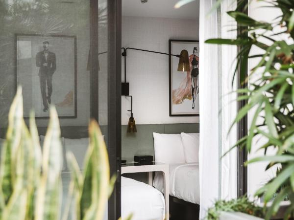 The Godfrey Hotel Hollywood : photo 4 de la chambre hébergement double avec lit queen-size et terrasse de jardin - accès au salon element