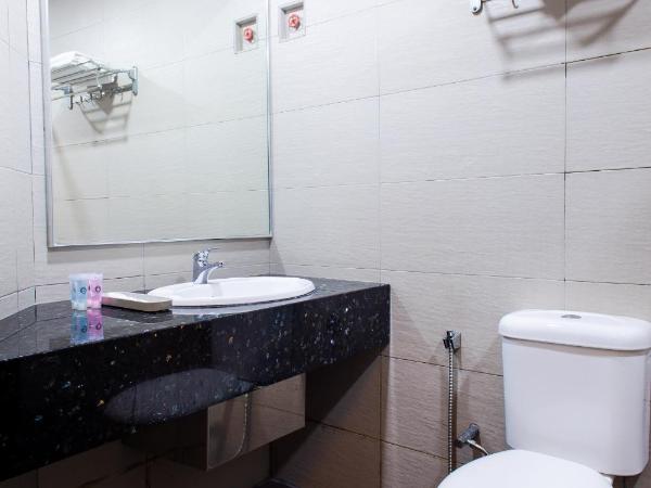 HOTEL 101 PERMAS JAYA : photo 7 de la chambre chambre lit king-size supérieure