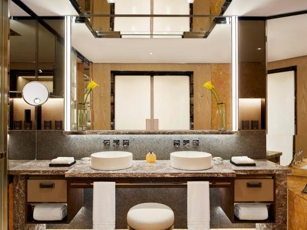 Four Seasons Hotel Hong Kong : photo 1 de la chambre suite deluxe