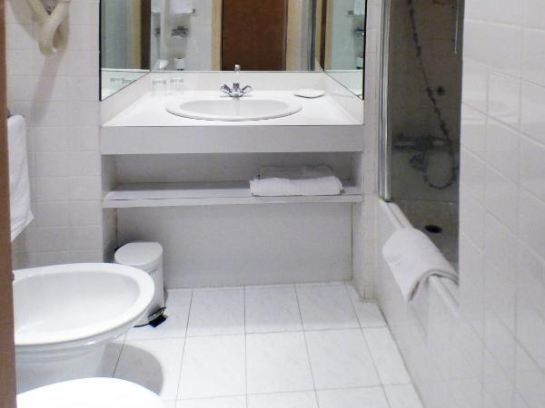 Terminus du Forez Saint-Etienne Centre Gare Chateaucreux : photo 6 de la chambre chambre double supérieure