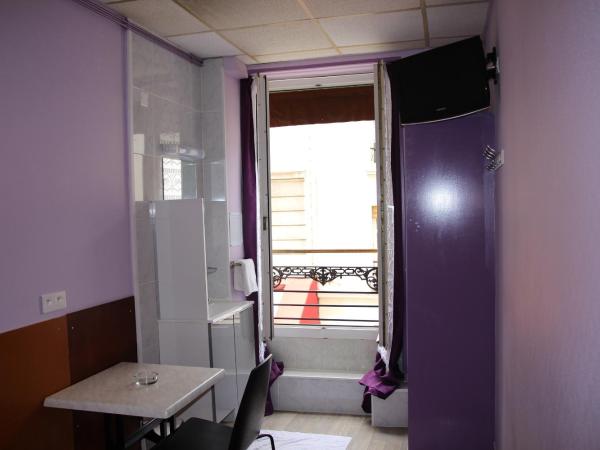 Hotel Telemaque : photo 2 de la chambre chambre simple avec salle de bains et toilettes communes