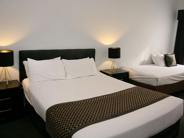 Footscray Motor Inn and Serviced Apartments : photo 2 de la chambre suite exécutive avec bain à remous