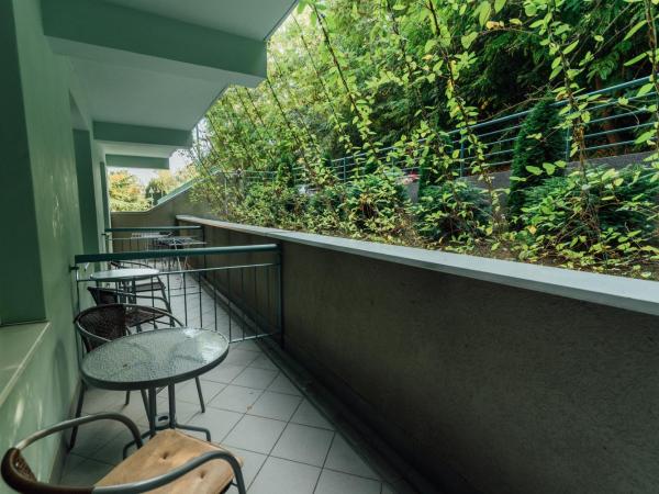 Hotel Spa Hévíz : photo 3 de la chambre double room - ground floor with forest view