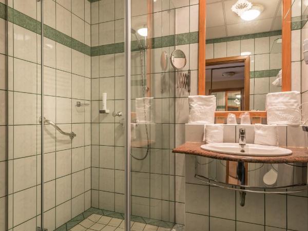 Hotel Spa Hévíz : photo 2 de la chambre double room - ground floor with forest view