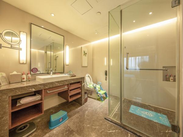 Crowne Plaza Guangzhou City Centre, an IHG Hotel - Free shuttle between hotel and Exhibition Center during Canton Fair & Exhibitor registration Counter : photo 5 de la chambre junior king suite with city view - kids theme