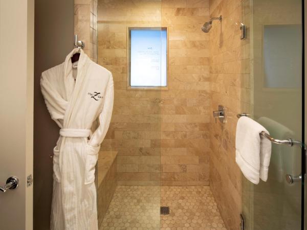 Hotel ZaZa Dallas : photo 1 de la chambre hébergement de luxe lit king-size avec salon