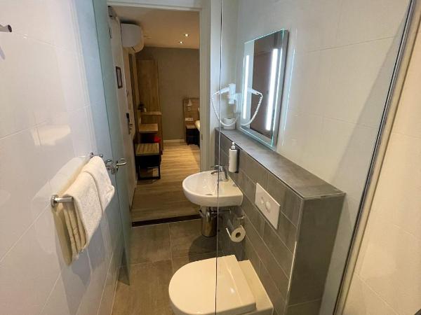 Joy Hotel : photo 3 de la chambre chambre double budget sans fenêtre