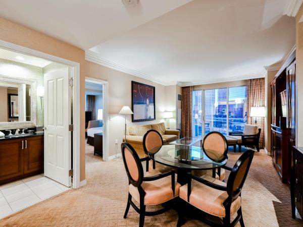 Signature Rental by Owner Direct : photo 7 de la chambre two-bedroom - strip view & balcony