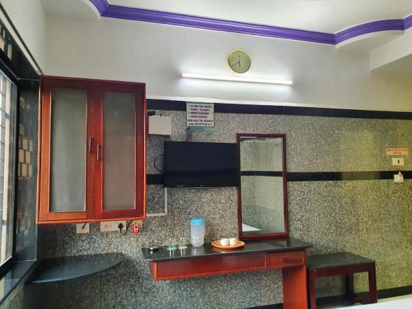 HOTEL GREENS - Puratchi Thalaivar Dr M G Ramachandran Central Railway Station Chennai : photo 8 de la chambre chambre double standard