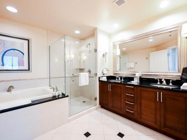 StripViewSuites at Signature : photo 1 de la chambre penthouse floor two-bedroom - balcony