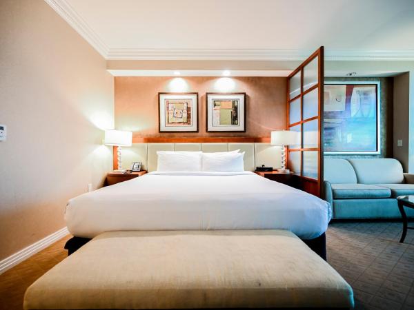 StripViewSuites at Signature : photo 10 de la chambre studio two-bedroom - strip view & balcony