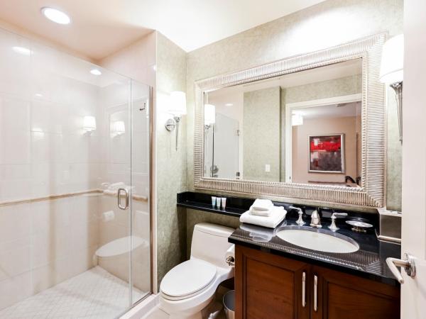 StripViewSuites at Signature : photo 8 de la chambre one-bedroom - strip view & balcony