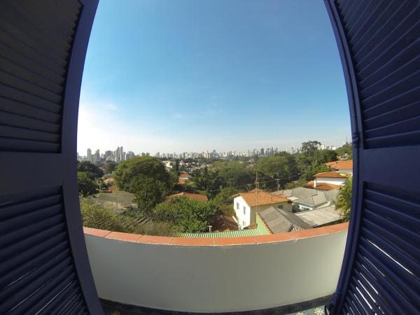 Paradiso Hostel & Suites - TOP 1 DE SÃO PAULO : photo 8 de la chambre chambre triple avec terrasse et salle de bains commune