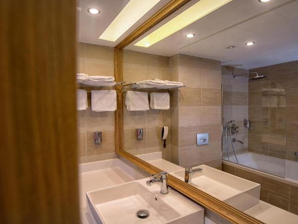 Royal & Imperial Belvedere Resort : photo 4 de la chambre chambre familiale supérieure - vue sur jardin ou montagne