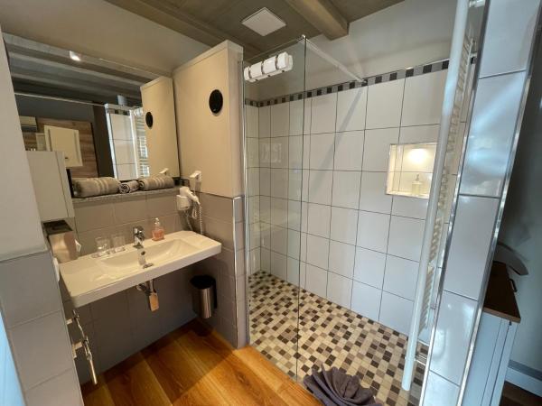 SPA-Resort Landlust in Dresden : photo 2 de la chambre chambre double deluxe avec baignoire