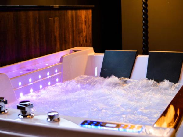 Hotel Luxor : photo 3 de la chambre suite deluxe avec baignoire spa