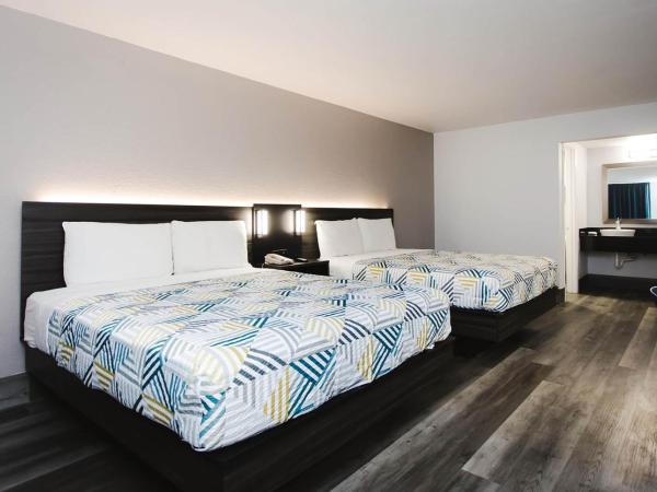 Studio 6 Houston TX Medical Center NRG Stadium : photo 7 de la chambre chambre deluxe avec 2 lits queen-size - non-fumeurs