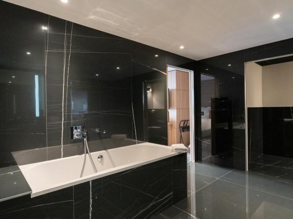 Les Trésorières : photo 4 de la chambre chambre prestige accessible aux personnes à mobilité réduite (annexe « le cube »)