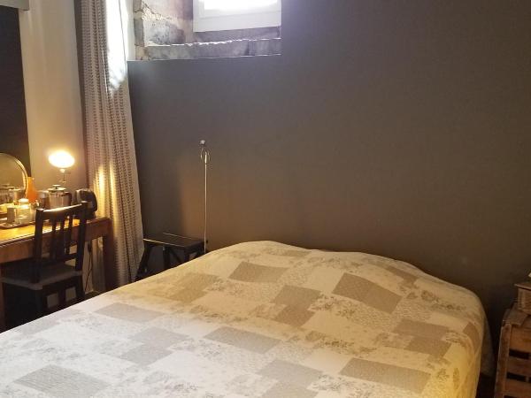 Château Besson : photo 1 de la chambre chambre lit king-size - accessible aux personnes à mobilité réduite