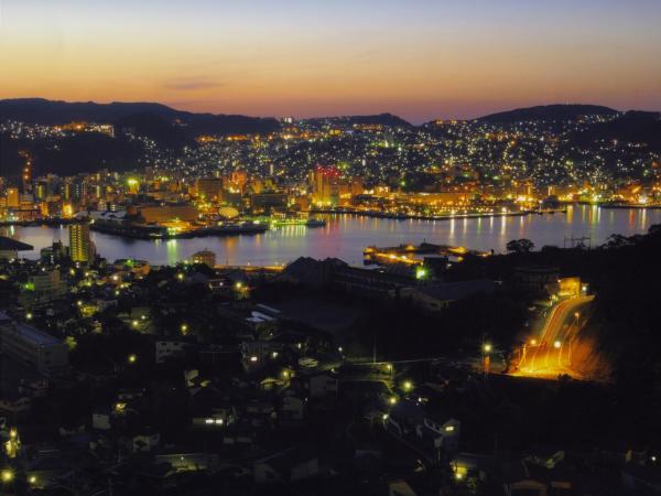 Luke Plaza Hotel : photo 2 de la chambre chambre non-fumeurs - vue sur port