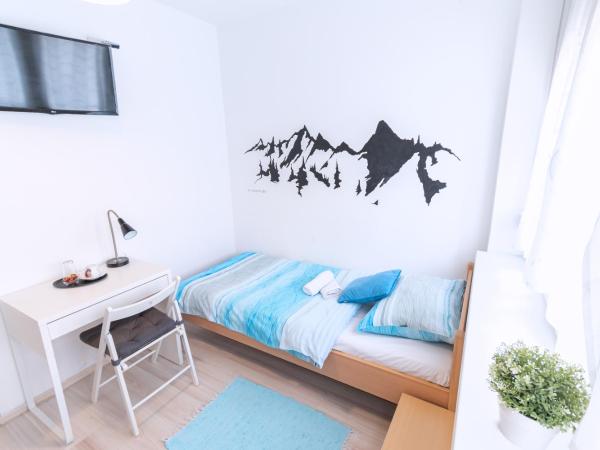 The Dots Hostel : photo 1 de la chambre chambre simple avec salle de bains commune