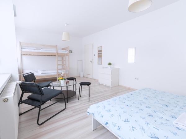 The Dots Hostel : photo 1 de la chambre chambre double familiale