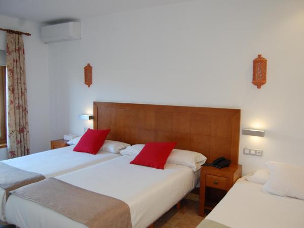 Hotel Riad Arruzafa : photo 2 de la chambre chambre triple avec parking