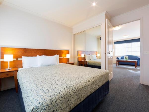 Canberra Parklands Central Apartment Hotel Official : photo 5 de la chambre suite lit queen-size