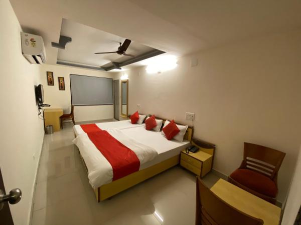 Hotel Riverfront : photo 2 de la chambre chambre triple avec baignoire